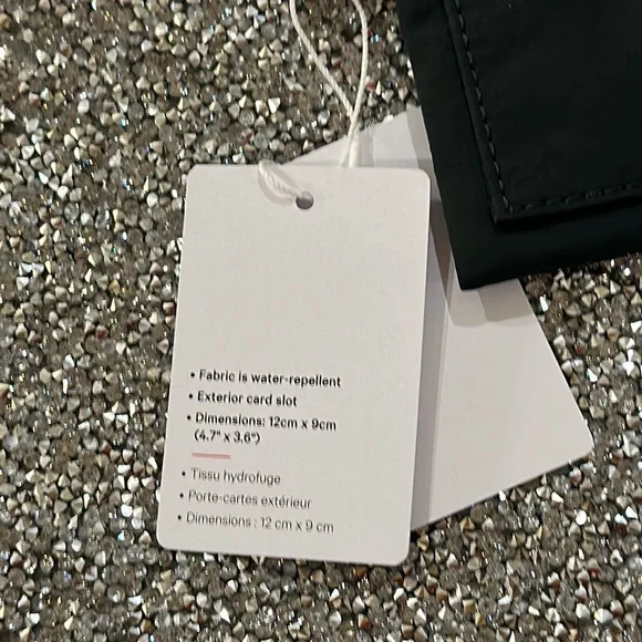 Lululemon Test of Time Card Holder NWT RAINFOREST BLACK/GREEN Unisex - Picture 6 of 6